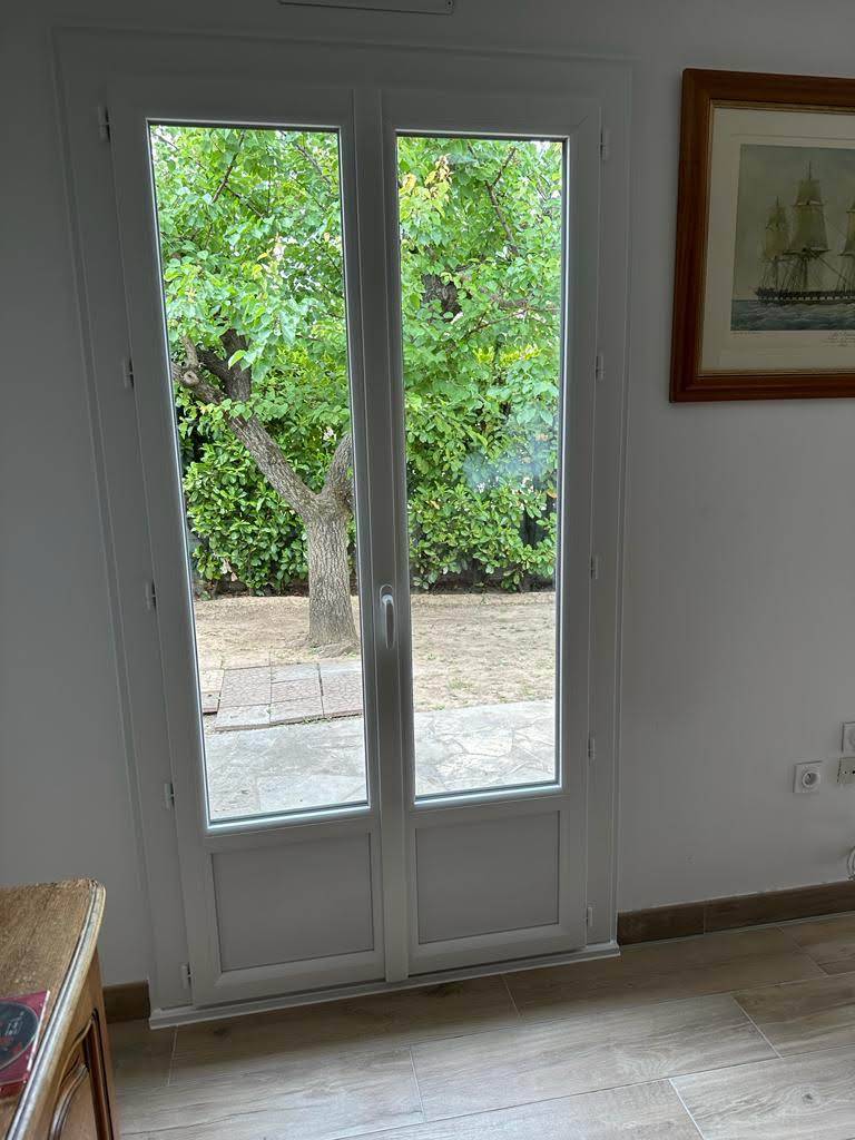 Porte fenetre en rénovation sur mesure près de Bouillargues 
