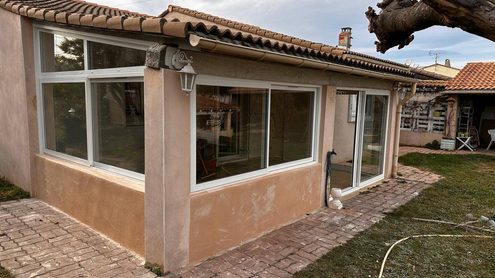 Fenêtres Coulissantes Sur Mesure: La Clé Pour Optimiser Votre Espace