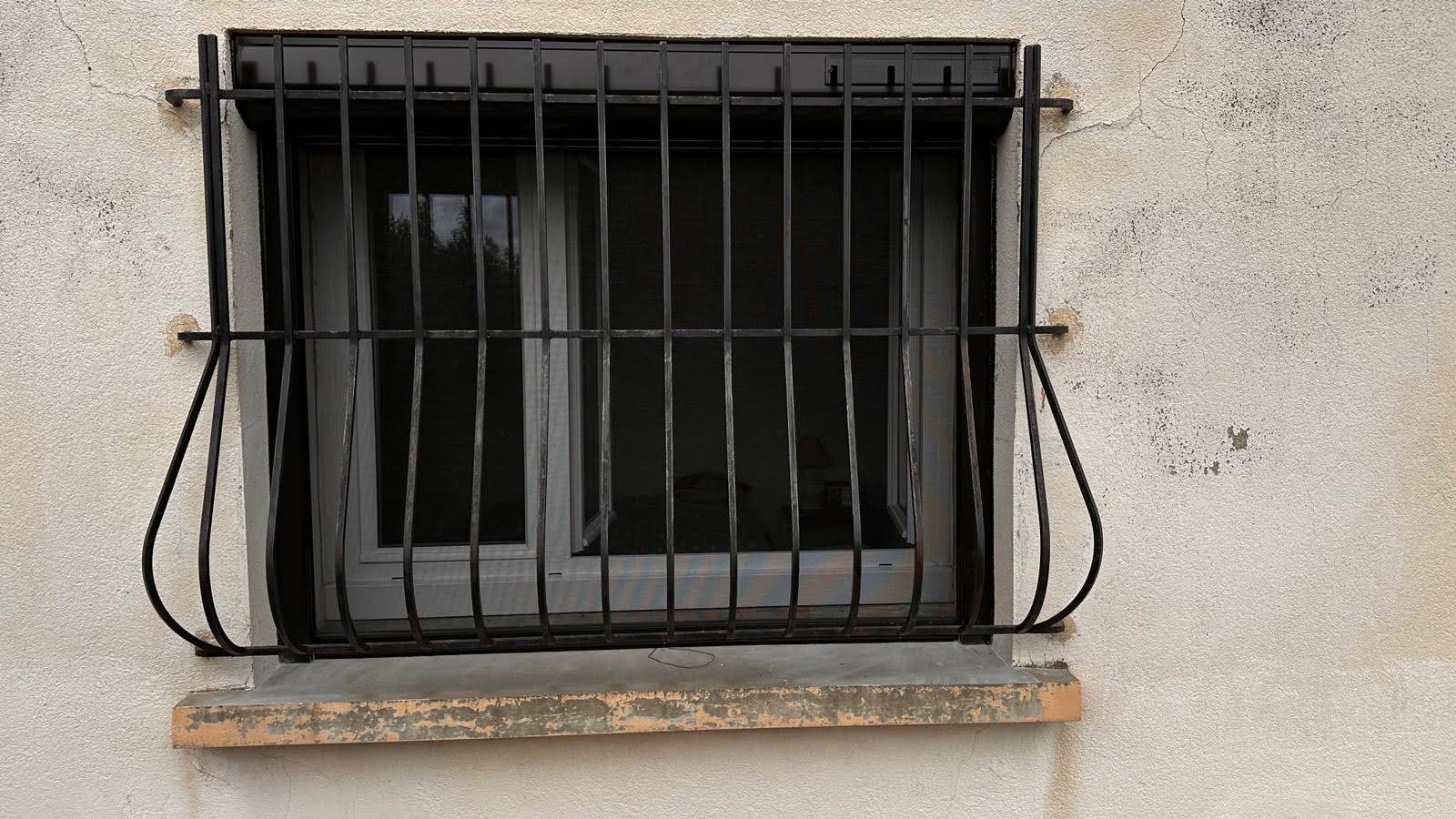 Installation de Volet Roulant Solaire avec Moustiquaire Intégrée à Manduel (30)