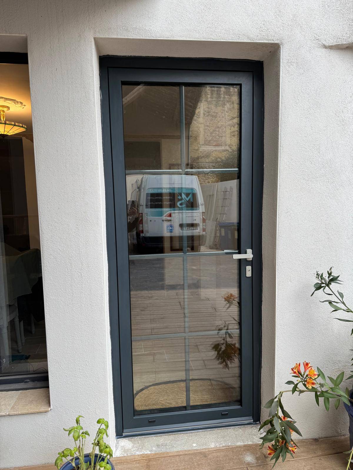 Pose de porte en alu vitrée près de Rodilhan 