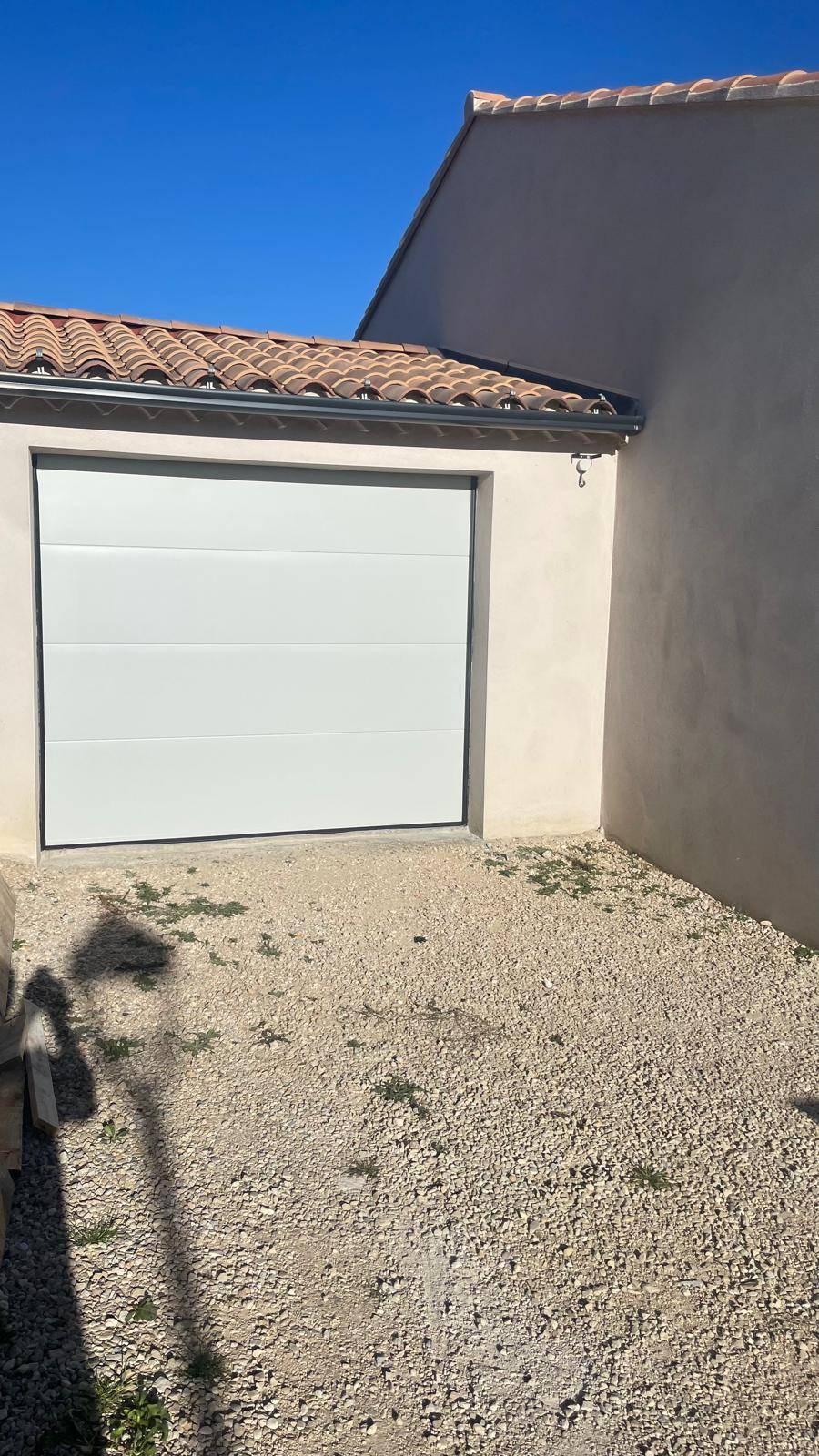 Porte de garage sectionnelle motorisée