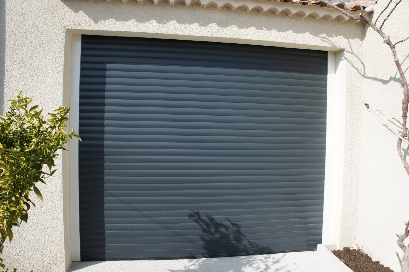 Pose de porte de garage de qualité pour votre maison à Nîmes (30)