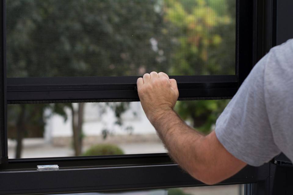 Moustiquaire enroulable gris anthracite