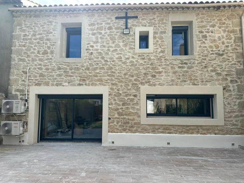 Devis pour pose de fenêtre en aluminium de rénovation près de Gordes 