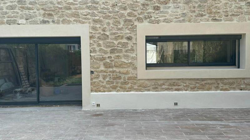 Pose de fenêtre gris anthracite près de Calvisson dans le Gard