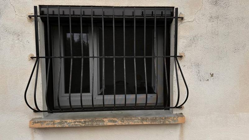 Installation de Volet Roulant Solaire avec Moustiquaire Intégrée à Manduel (30)