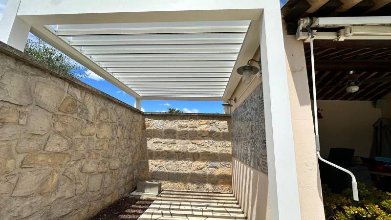 Installation pergola bioclimatique lames orientables nimes ms menuiserie