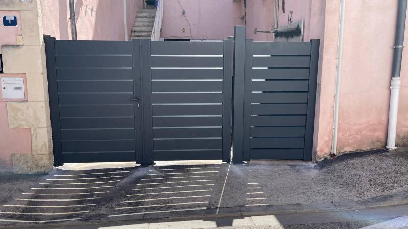 Portail en alu avec portillon près de Nimes